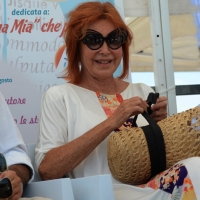 Foto Nicoloro G.   15/08/2014  Cervia ( Ravenna )  22° edizione di " Cervia, la spiaggia ama il libro ". nella foto Marina Ripa di Meana che presenta il suo ultimo libro " Invecchierò ma con calma ".