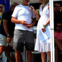 Foto Nicoloro G.  15/08/2015   Cervia ( Ravenna )  Ventitreesima edizione di " Cervia, la spiaggia ama il libro ", con il tradizionale sbarco degli scrittori sulla spiaggia della cittadina romagnola. nella foto l' ex c.t. della nazionale di calcio Arrigo Sacchi, presente con il libro " Calcio totale ", intervistato dalla giornalista Francesca Cantiani.