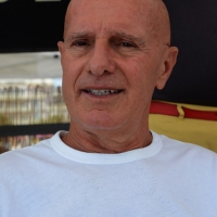 Foto Nicoloro G.  15/08/2015   Cervia ( Ravenna )  Ventitreesima edizione di " Cervia, la spiaggia ama il libro ", con il tradizionale sbarco degli scrittori sulla spiaggia della cittadina romagnola. nella foto l' ex c.t. della nazionale di calcio Arrigo Sacchi, presente con il libro " Calcio totale ".