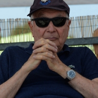 Foto Nicoloro G.  15/08/2015   Cervia ( Ravenna )  Ventitreesima edizione di " Cervia, la spiaggia ama il libro ", con il tradizionale sbarco degli scrittori sulla spiaggia della cittadina romagnola. nella foto Folco Quilici, presente con il libro " Relitti e tesori. Avventure e misteri nei mari del mondo ".