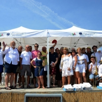 Foto Nicoloro G.  15/08/2015   Cervia ( Ravenna )  Ventitreesima edizione di " Cervia, la spiaggia ama il libro ", con il tradizionale sbarco degli scrittori sulla spiaggia della cittadina romagnola. nella foto il gruppo in posa alla fine della manifestazione.