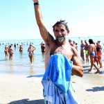 Foto Nicoloro G.   15/08/2022   Cervia (RA)   30° edizione di \' Cervia, la spiaggia ama il libro \' con il tradizionale arrivo degli scrittori dal mare su storiche imbarcazioni e sbarco sulla spiaggia di Cervia. nella foto l\' ironman Andrea Pelo di Giorgio che e\' arrivato a nuoto.