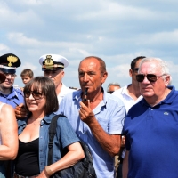Foto Nicoloro G. 15/08/2013 Cervia ( Ravenna ) Ventunesima edizione di " Cervia, la spiaggia ama il libro " che si conclude il giorno di Ferragosto con il tradizionale sbarco degli scrittori sulla spiaggia davanti al Grand Hotel della cittadina romagnola. nella foto Antonella Boralevi – Valeria Montaldi – Raul Casadei – Alberto Mazzuca – Beppe Boni