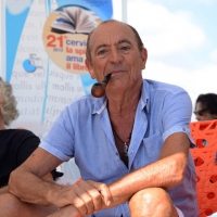 Foto Nicoloro G. 15/08/2013 Cervia ( Ravenna ) Ventunesima edizione di " Cervia, la spiaggia ama il libro " che si conclude il giorno di Ferragosto con il tradizionale sbarco degli scrittori sulla spiaggia davanti al Grand Hotel della cittadina romagnola. nella foto Raul Casadei