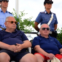Foto Nicoloro G. 15/08/2013 Cervia ( Ravenna ) Ventunesima edizione di " Cervia, la spiaggia ama il libro " che si conclude il giorno di Ferragosto con il tradizionale sbarco degli scrittori sulla spiaggia davanti al Grand Hotel della cittadina romagnola. nella foto Giancarlo Mazzuca – Alberto Mazzuca