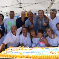 Foto Nicoloro G. 15/08/2013 Cervia ( Ravenna ) Ventunesima edizione di " Cervia, la spiaggia ama il libro " che si conclude il giorno di Ferragosto con il tradizionale sbarco degli scrittori sulla spiaggia davanti al Grand Hotel della cittadina romagnola. nella foto Il gruppo di scrittori e giornalisti