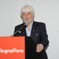 Foto Nicoloro G. 28/03/2011 Bologna Si e' aperta negli spazi della Fiera di Bologna la quarantottesima edizione della " Children Book Fair " la piu' importante fiera internazionale dell' editoria per l' infanzia con la presenza di autori, editori e illustratori di tutto il mondo. nella foto Valerio Massimo Manfredi