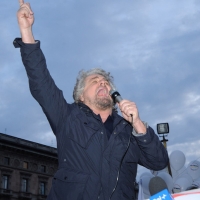 Foto Nicoloro G. 24/03/2010  Milano  Comizio in piazza Duomo di Beppe Grillo che e' in giro in roulotte per chiudere la campagna elettorale regionale. nella foto Beppe Grillo