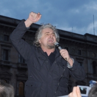 Foto Nicoloro G. 24/03/2010  Milano  Comizio in piazza Duomo di Beppe Grillo che e' in giro in roulotte per chiudere la campagna elettorale regionale. nella foto Beppe Grillo