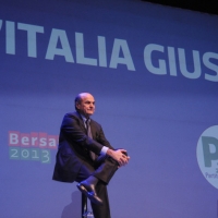 Foto Nicoloro G. 01/02/2013 Firenze Evento di grande importanza, forse unico, che vede insieme in questa campagna elettorale il sindaco di Firenze e il segretario generale del PD. nella foto Pierluigi Bersani   