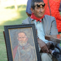 Foto Nicoloro G . 04/08/2010  Mandriole (Ravenna)  Commemorazione della morte di Anita Garibaldi avvenuta nella cascina Guiccioli  ai primi di agosto del 1849 durante la fuga dell'eroe dei Due Mondi da Roma dopo la caduta della Repubblica. nella foto Maurizio Maggiani e ritratto di garibaldi