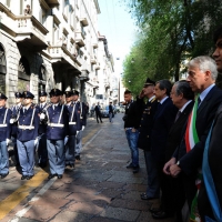 Foto Nicoloro G. 15/05/2012 Milano Commemorazione del vicebrigadiere di Polizia Antonio Custra, medaglia d’ oro al merito civile, ucciso durante una manifestazione politica il 15 maggio del 1977 in via De Amicis a Milano. nella foto Cerimonia con le autorita' e picchetto d'onore