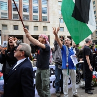 Foto Nicoloro G. 25/04/2012 Milano Commemorazione del XXV Aprile, Festa della Liberazione, con corteo e comizio in piazza Duomo. nella foto Manifestanti che protestano contro Israele