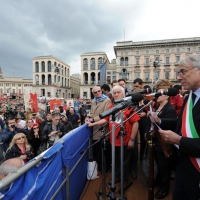 Foto Nicoloro G. 25/04/2012 Milano Commemorazione del XXV Aprile, Festa della Liberazione, con corteo e comizio in piazza Duomo. nella foto Giuliano Pisapia