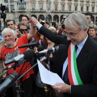 Foto Nicoloro G. 25/04/2012 Milano Commemorazione del XXV Aprile, Festa della Liberazione, con corteo e comizio in piazza Duomo. nella foto Giuliano Pisapia