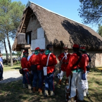 Foto Nicoloro G.  02/06/2014  Ravenna    Nella giornata della Festa della Repubblica si è svolta la commemorazione dell' anniversario della morte di Giuseppe Garibaldi, avvenuta a Caprera proprio il 2 giugno 1882. nella foto un gruppo di " garibaldini " davanti al capanno che ospitò l' Eroe dei due Mondi in fuga la notte del 6 agosto 1849.