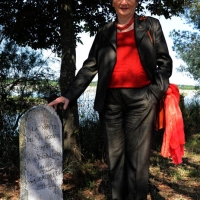 Foto Nicoloro G.  02/06/2014  Ravenna    Nella giornata della Festa della Repubblica si è svolta la commemorazione dell' anniversario della morte di Giuseppe Garibaldi, avvenuta a Caprera proprio il 2 giugno 1882. nella foto Annita Garibaldi Jallet, pronipote dell' Eroe dei due Mondi e presidente dell' A.N.V.R.G. vicino al cippo che ricorda il passaggio dell' eroe in fuga il 6 agosto 1849.