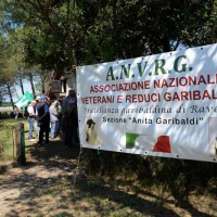 Foto Nicoloro G.  02/06/2014  Ravenna    Nella giornata della Festa della Repubblica si è svolta la commemorazione dell' anniversario della morte di Giuseppe Garibaldi, avvenuta a Caprera proprio il 2 giugno 1882. nella foto lo striscione dell' A.N.V.R.G., Associazione nazionale veterani e reduci garibaldini.