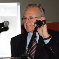 Foto Nicoloro G. 17/04/2012 Ravenna Commemorazione di Benigno Zaccagnini, a cento anni dalla sua nascita, alla presenza dei famigliari, delle autorita' cittadine e del leader dell' UDC Pier Ferdinando Casini. nella foto Lanfranco Gualtieri, Presidente della Fondazione della Cassa di Risparmio di Ravenna