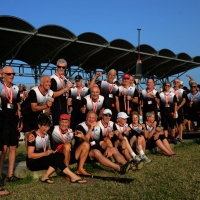 Foto Nicoloro G.  07/09/2014   Ravenna   Giornata conclusiva della nona edizione dell' IDBF,  Campionati Mondiali per club di Dragon Boat. Partecipano 27 nazioni, 5300 atleti, 129 club che gareggeranno nelle tre categorie Open maschili, femminili e misti. nella foto atleti di un equipaggio senior esultano per la vittoria.