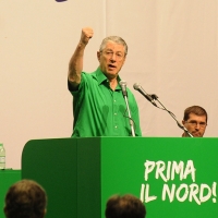 Foto Nicoloro G. 01/07/2012 Assago (Milano) Si e’ concluso al Forum di Assago il Congresso Federale della Lega Nord che ha eletto Roberto Maroni nuovo segretario federale della Lega Nord e ha sancito cosi’ l’ inizio del nuovo corso per il partito. nella foto Umberto Bossi