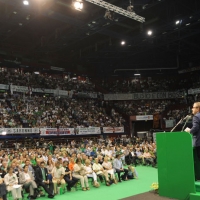 Foto Nicoloro G. 01/07/2012 Assago (Milano) Si e’ concluso al Forum di Assago il Congresso Federale della Lega Nord che ha eletto Roberto Maroni nuovo segretario federale della Lega Nord e ha sancito cosi’ l’ inizio del nuovo corso per il partito. nella foto Roberto Maroni e la grande folla dei partecipanti