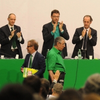 Foto Nicoloro G. 01/07/2012 Assago (Milano) Si e’ concluso al Forum di Assago il Congresso Federale della Lega Nord che ha eletto Roberto Maroni nuovo segretario federale della Lega Nord e ha sancito cosi’ l’ inizio del nuovo corso per il partito. nella foto Roberto Maroni – Umberto Bossi