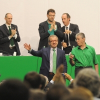 Foto Nicoloro G. 01/07/2012 Assago (Milano) Si e’ concluso al Forum di Assago il Congresso Federale della Lega Nord che ha eletto Roberto Maroni nuovo segretario federale della Lega Nord e ha sancito cosi’ l’ inizio del nuovo corso per il partito. nella foto Roberto Maroni – Umberto Bossi