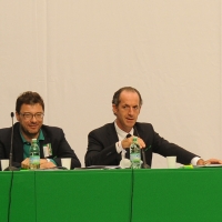 Foto Nicoloro G. 01/07/2012 Assago (Milano) Si e’ concluso al Forum di Assago il Congresso Federale della Lega Nord che ha eletto Roberto Maroni nuovo segretario federale della Lega Nord e ha sancito cosi’ l’ inizio del nuovo corso per il partito. nella foto Giancarlo Giorgetti – Luca Zaia