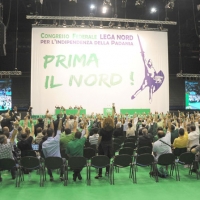 Foto Nicoloro G. 01/07/2012 Assago (Milano) Si e’ concluso al Forum di Assago il Congresso Federale della Lega Nord che ha eletto Roberto Maroni nuovo segretario federale della Lega Nord e ha sancito cosi’ l’ inizio del nuovo corso per il partito. nella foto Votazione palese