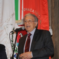 Foto Nicoloro G. 18/12/2010 Bagnacavallo (RA) Due importanti avvenimenti imperniati sull’ Afghanistan nel piccolo comune ravennate. Il primo al teatro Goldoni dove si e’ tenuto un convegno internazionale sul tema ” Afghanistan fra storia e cooperazione “. Il secondo sotto il tendone del Circo della Pace che ha ospitato uno spettacolo dei giovanissimi artisti del Circus for Children di Kabul. A entrambi gli avvenimenti ha partecipato l’ ambasciatore dell’ Afghanistan in Italia Musa Maroofi. nella foto L'ambasciatore dell'Afghanistan Musa Maroofi