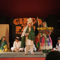 Foto Nicoloro G. 18/12/2010 Bagnacavallo (RA) Due importanti avvenimenti imperniati sull’ Afghanistan nel piccolo comune ravennate. Il primo al teatro Goldoni dove si e’ tenuto un convegno internazionale sul tema ” Afghanistan fra storia e cooperazione “. Il secondo sotto il tendone del Circo della Pace che ha ospitato uno spettacolo dei giovanissimi artisti del Circus for Children di Kabul. A entrambi gli avvenimenti ha partecipato l’ ambasciatore dell’ Afghanistan in Italia Musa Maroofi. nella foto Un momento dello spettacolo del Circus for Children di Kabul
