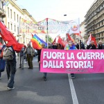 Foto Nicoloro G.   01/05/2022   Milano  Corteo del 1° Maggio all' insegna della Pace e dei Diritti sul Lavoro. nella foto striscioni e bandiere lungo il corteo.