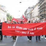 Foto Nicoloro G.   01/05/2022   Milano  Corteo del 1° Maggio all' insegna della Pace e dei Diritti sul Lavoro. nella foto striscioni e bandiere lungo il corteo.