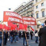 Foto Nicoloro G.   01/05/2022   Milano  Corteo del 1° Maggio all' insegna della Pace e dei Diritti sul Lavoro. nella foto striscioni e bandiere lungo il corteo.