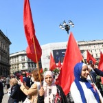 Foto Nicoloro G.   01/05/2022   Milano  Corteo del 1° Maggio all' insegna della Pace e dei Diritti sul Lavoro. nella foto striscioni e bandiere lungo il corteo.
