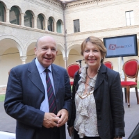 Foto Nicoloro G. 08/09/2011 Ravenna Sotto l’ alto patronato del presidente della Repubblica Italiana si inaugura questa sera negli antichi Chiostri francescani il festival che per tre giorni, 8-9 e 10 settembre, sara’ dedicato a Dante Alighieri, il padre della lingua italiana. E sara’ proprio un convegno sulla lingua delle Costituzioni italiane dal 1848 al 2011 ad aprire la rassegna dantesca. nella foto Gustavo Zagrebelsky – Nicoletta Maraschio