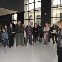 Foto Nicoloro G. 20/11/2011 Milano In occasione della domenica senza auto Musei aperti e testimonial d’ eccezione ad intrattenere il pubblico. Al Museo del ’900 interviene l’ attrice Lella Costa. nella foto Lella Costa e il pubblico dei visitatori del museo