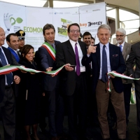 Foto Nicoloro G. 07/11/2012 Rimini Sedicesima edizione di Ecomondo, Stati Generali della Green Economy, ovvero Fiera Internazionale del recupero di Materia ed Energia e dello Sviluppo Sostenibile. nella foto Il taglio del nastro con Lorenzo Cagnoni – Andrea Gnassi – Gian Carlo Muzzarelli – Corrado Clini