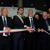 Foto Nicoloro G.   05/11/2014   Rimini    Diciottesima edizione di \" Ecomondo. Fiera Internazionale del Recupero di Materia ed Energia e dello Sviluppo Sostenibile \". nella foto il tradizionale taglio del nastro inaugurale da sinistra il presidente di Rimini Fiera Lorenzo Cagnoni, il sindaco di Rimini Andrea Gnassi, il ministro Gian Luca Galletti e Edo Ronchi del Consiglio nazionale della Green Economy.