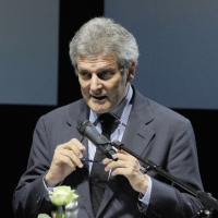 Foto Nicoloro G. 2010/07/17 Milano Al Teatro Dal Verme Undicesima edizione di " La Milanesiana ", che ha per tema " Il paradosso ". Decima serata della rassegna di musica e letteratura. nella foto Alain Elkann