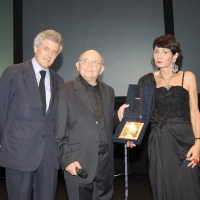 Foto Nicoloro G. 2010/07/17 Milano Al Teatro Dal Verme Undicesima edizione di " La Milanesiana ", che ha per tema " Il paradosso ". Decima serata della rassegna di musica e letteratura. nella foto Alain Elkann – Aharon Appelfeld – Elisabetta Sgarbi