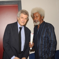 Foto Nicoloro G. 2010/07/16 Milano Al Teatro Dal Verme Undicesima edizione di " La Milanesiana ", che ha per tema " Il paradosso ". Nona serata della rassegna di musica e letteratura. nella foto Alain Elkann – Wole Soyinka