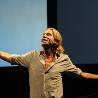 Foto Nicoloro G. 2010/07/15 Milano Al Teatro Dal Verme Undicesima edizione di " La Milanesiana ", che ha per tema " Il paradosso ". Ottava serata della rassegna di musica e letteratura. nella foto Giulio Casale
