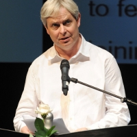 Foto Nicoloro G. 2010/07/12 Milano Al Teatro Dal Verme Undicesima edizione di " La Milanesiana ", che ha per tema " Il paradosso ". Quinta serata della rassegna di musica e letteratura. nella foto Jonathan Coe