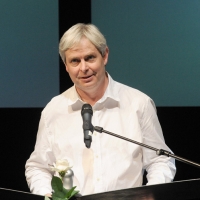 Foto Nicoloro G. 2010/07/12 Milano Al Teatro Dal Verme Undicesima edizione di " La Milanesiana ", che ha per tema " Il paradosso ". Quinta serata della rassegna di musica e letteratura. nella foto Jonathan Coe
