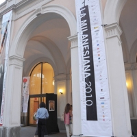 Foto Nicoloro G. 2010/07/08 Milano Al Teatro Dal Verme Undicesima edizione di " La Milanesiana ", che ha per tema " Il paradosso ". Prima serata della rassegna di musica e letteratura. nella foto L'ingresso del Teatro Dal Verme