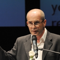 Foto Nicoloro G. 2010/07/08 Milano Al Teatro Dal Verme Undicesima edizione di " La Milanesiana ", che ha per tema " Il paradosso ". Prima serata della rassegna di musica e letteratura. nella foto Don Winslow