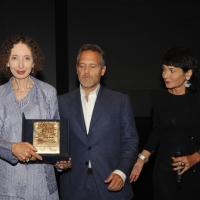 Foto Nicoloro G. 2010/07/08 Milano Al Teatro Dal Verme Undicesima edizione di " La Milanesiana ", che ha per tema " Il paradosso ". Prima serata della rassegna di musica e letteratura. nella foto Joyce Carol Oates – Massimo Collarini – Elisabetta Sgarbi