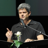 Foto Nicoloro G. 2010/07/143 Milano Al Teatro Dal Verme Undicesima edizione di " La Milanesiana ", che ha per tema " Il paradosso ". Settima serata della rassegna di musica e letteratura. nella foto Shalom Auslander